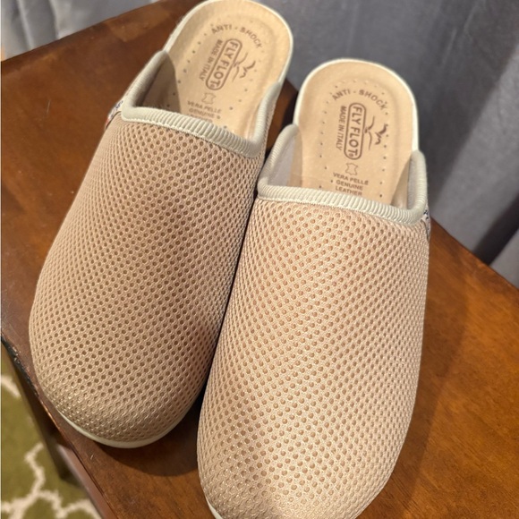 FLY FLOT Cream Slip-On Shoes - Picture 5 of 6